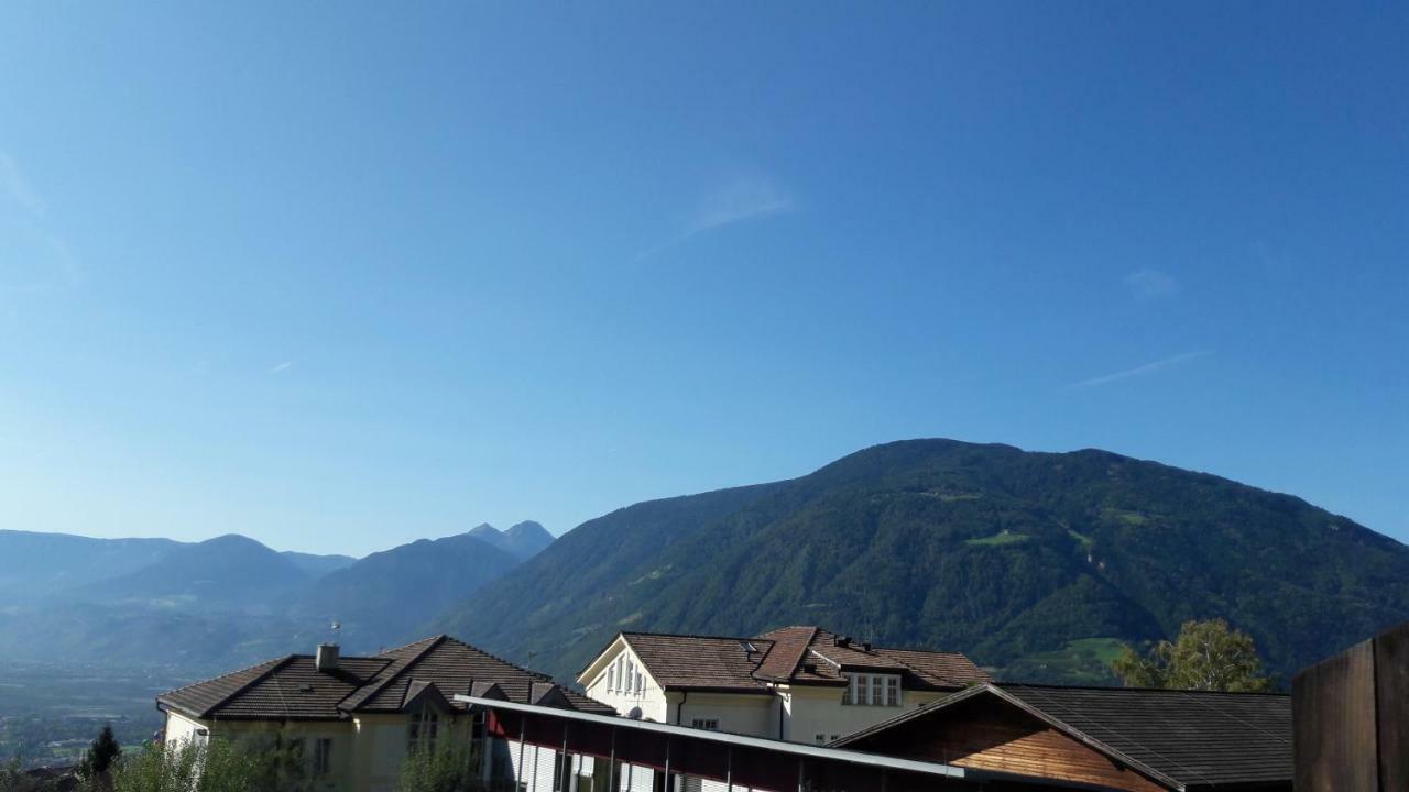 Lenzenau Aparthotel Dorf Tirol